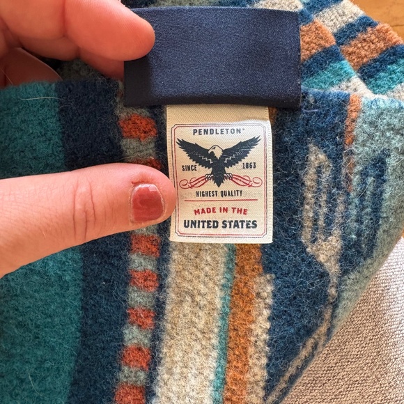 Pendleton Throw Blanket - Picture 2 of 3